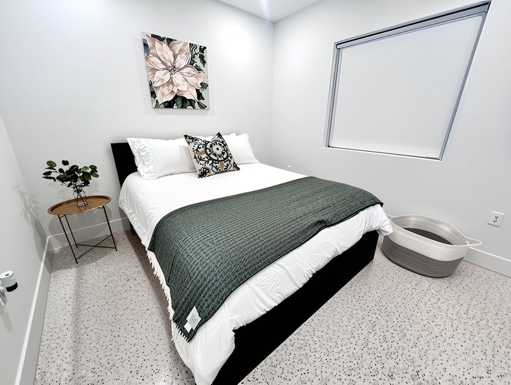WOW! Casita Groovy! W/Parking in Coconut Grove photo 3