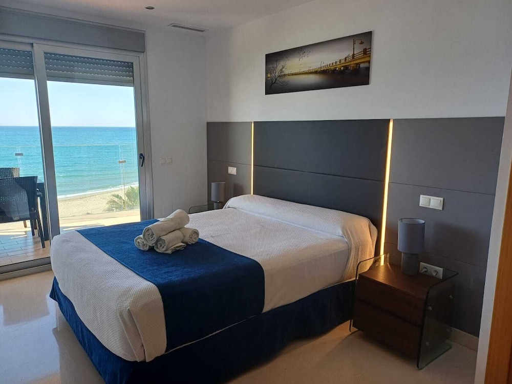 Deluxe Apartment, 2 Bedrooms, Terrace, Sea View photo 2