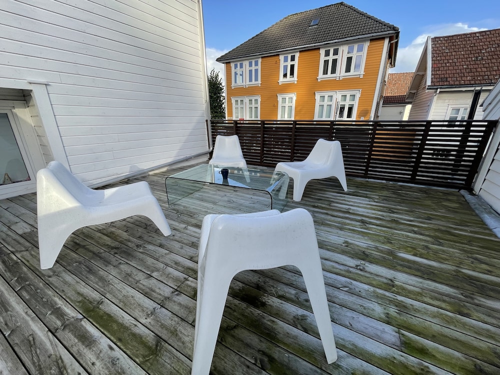 Apartment, 2 Bedrooms, Balcony, City View photo 2