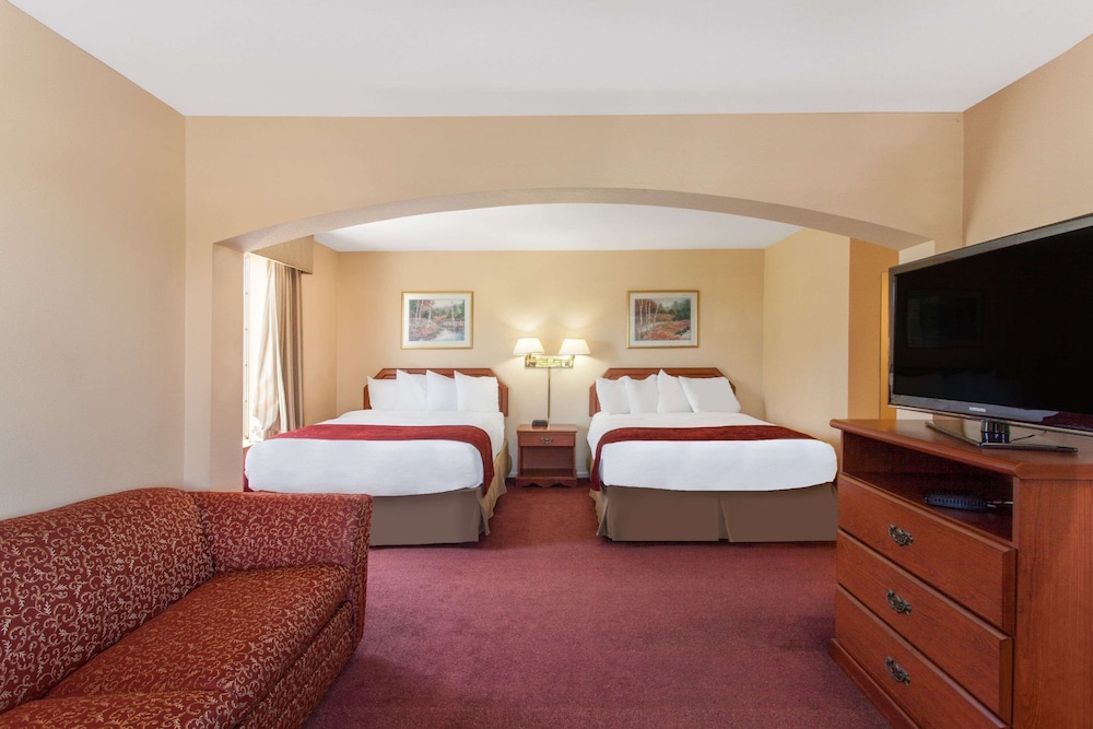 Efficiency, Room, 2 Queen Beds, Non Smoking - Photo 1