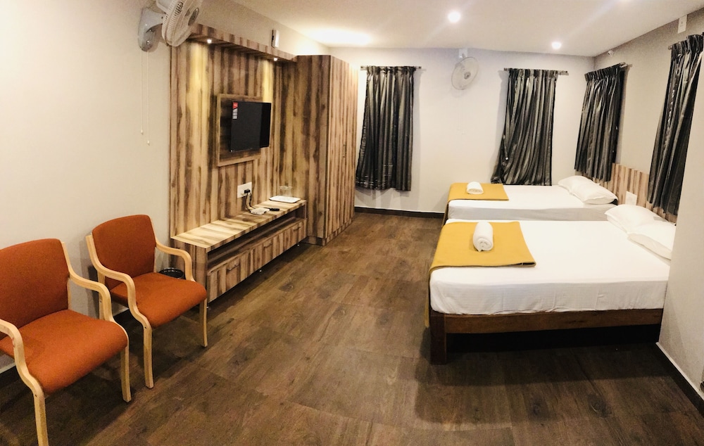 Deluxe Quadruple Room - Photo 1