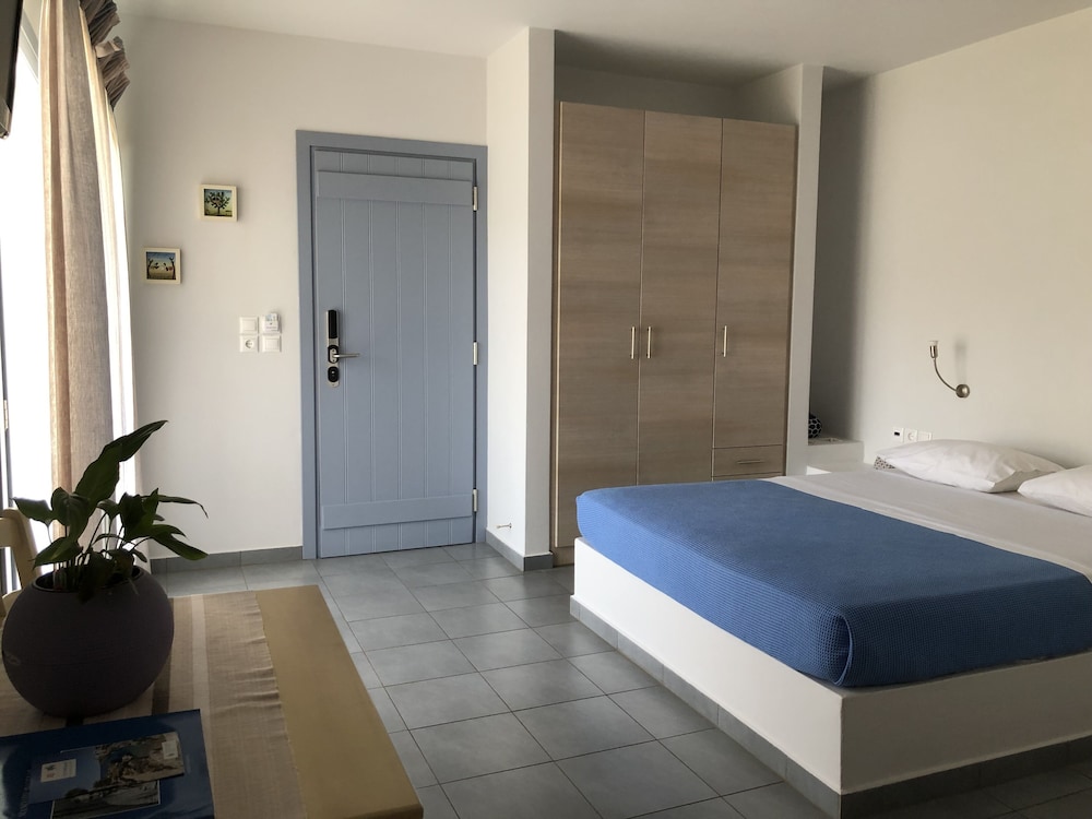 Comfort Double Room, 1 King Bed, Non Smoking, Sea View photo 3