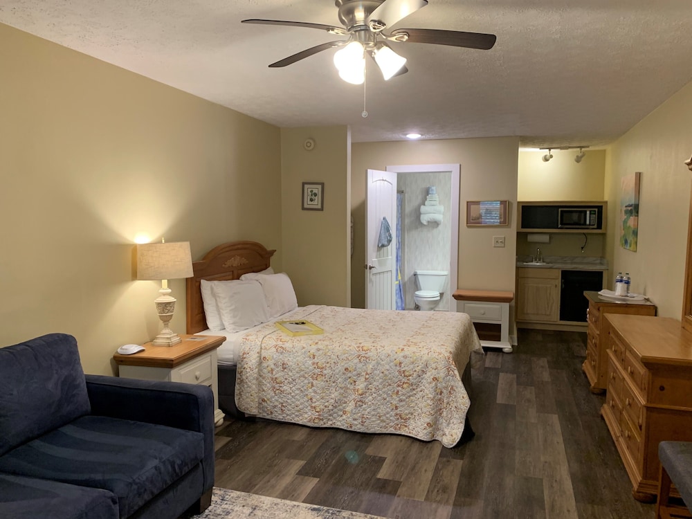 Basic Double Room, 1 Queen Bed, Garden View
