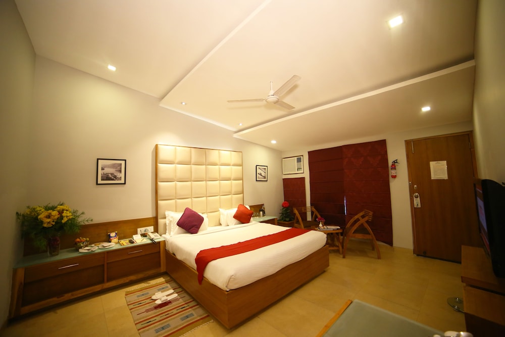 ONE BEDROOM COTTAGE - Photo 1