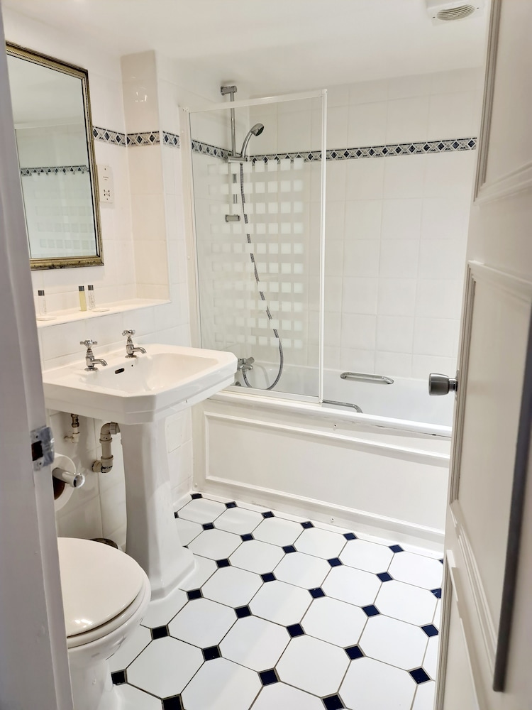 Standard Twin Room - Photo 3