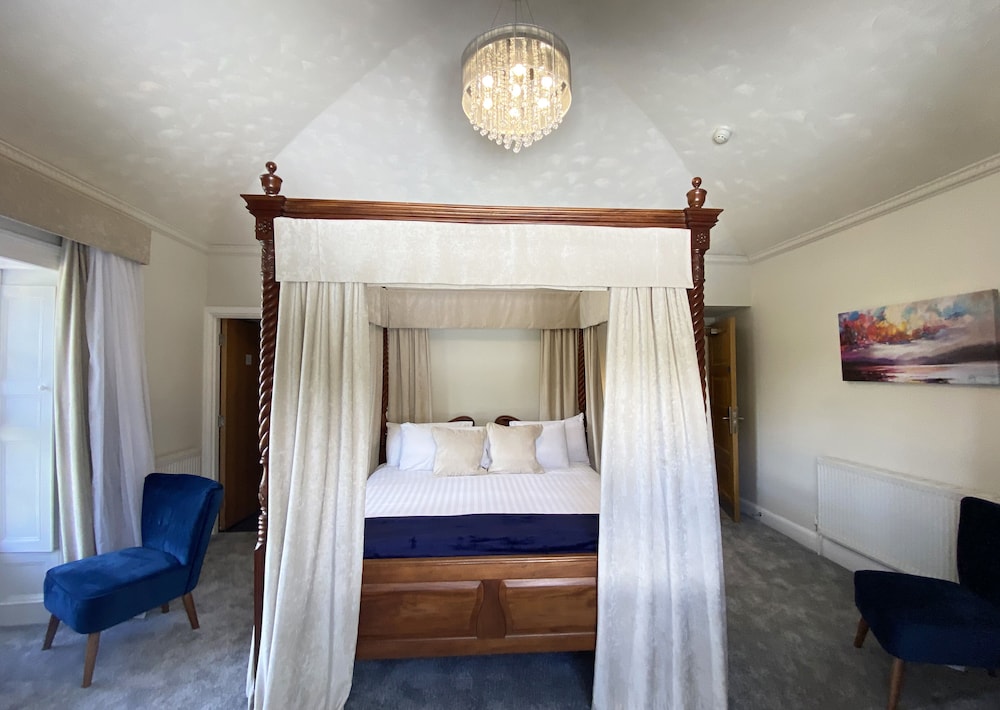 Four Poster Room, 1 King Bed, Double Power Shower, Mountain View