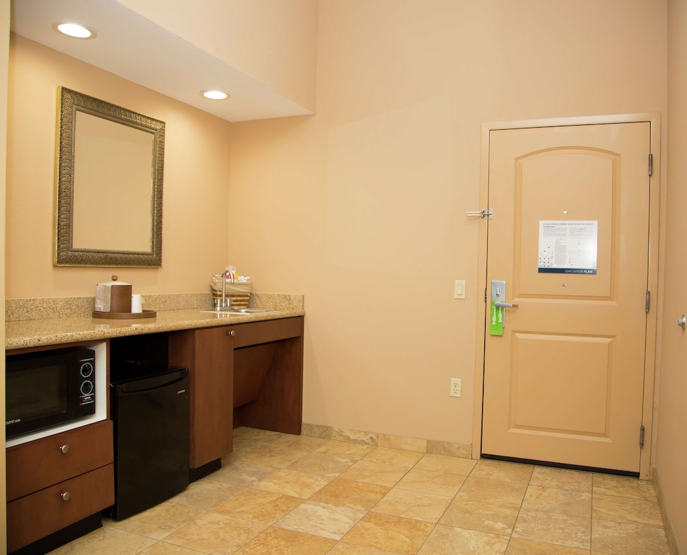 Suite, 1 King Bed, Accessible, Non Smoking - Photo 8
