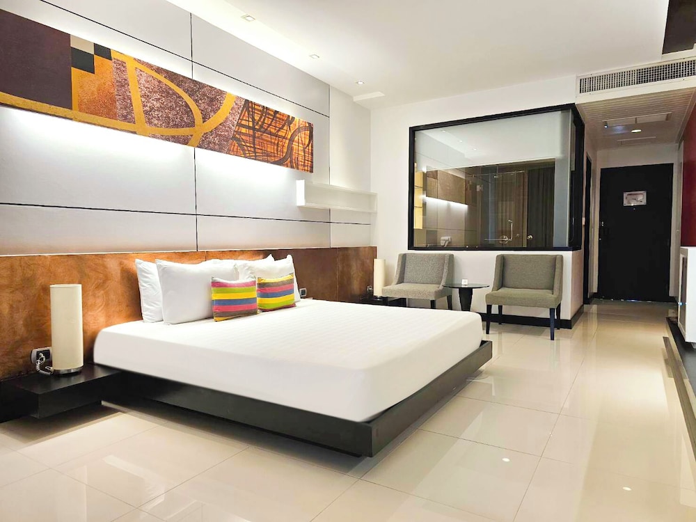 Superior Double Room, City View