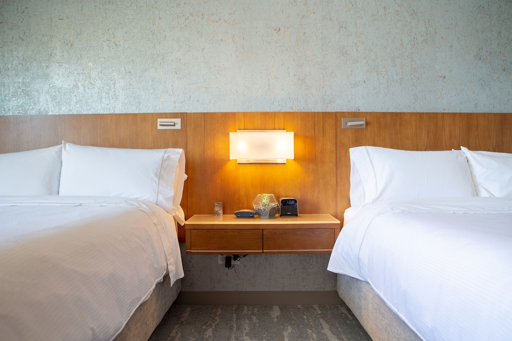 Traditional Room, 2 Queen Beds (Mobility/Hearing Access, Roll-In Shwr) - Photo 4