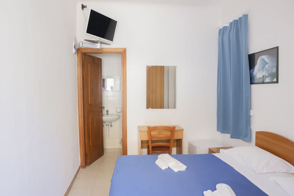 Economy Double Room, 1 Double Bed photo 3