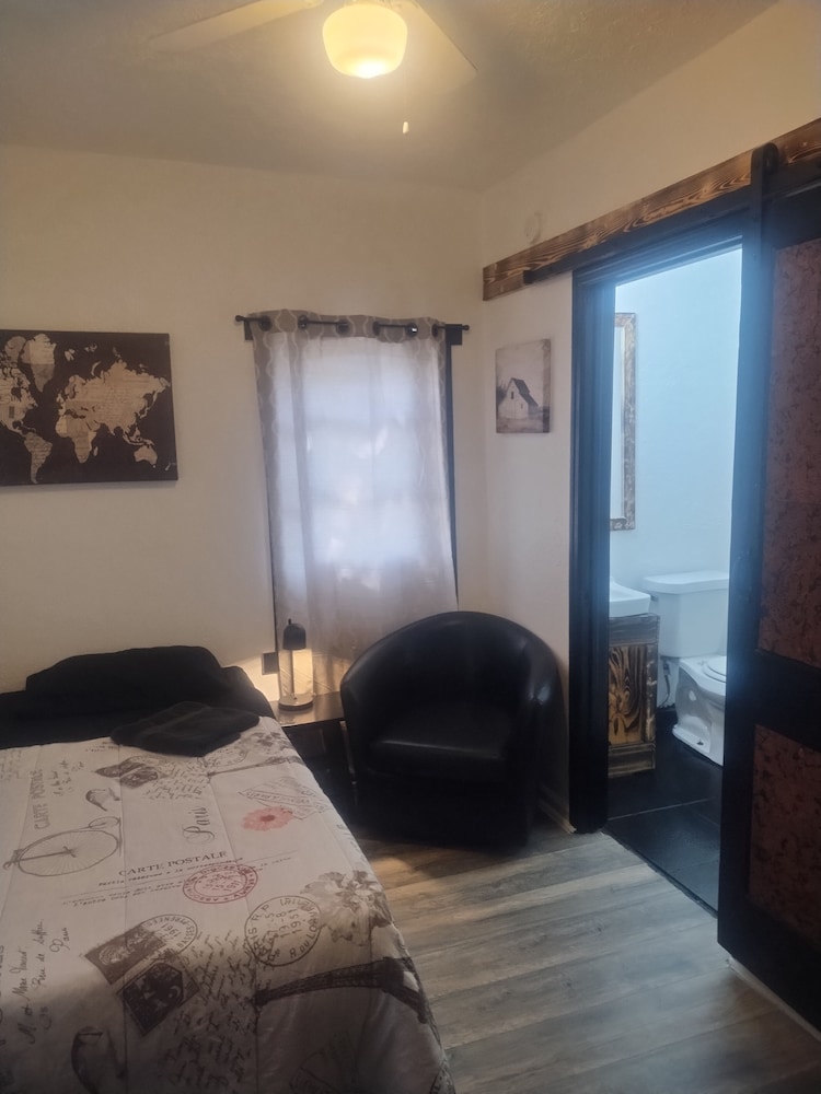 Deluxe Studio Suite