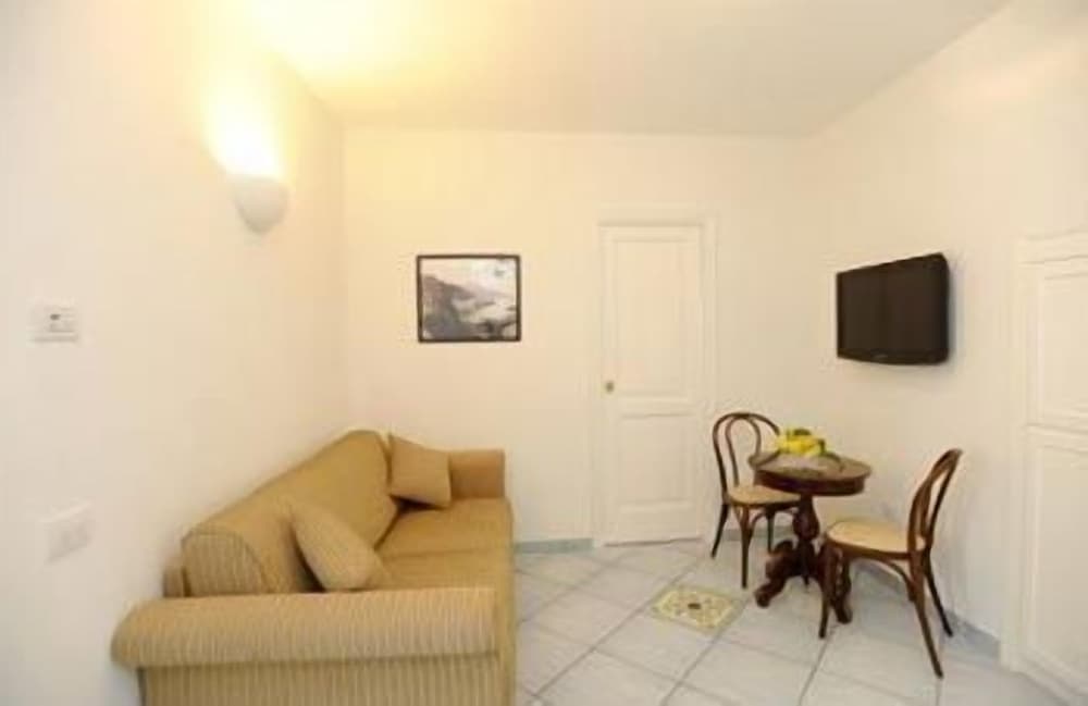 Family Room photo 3