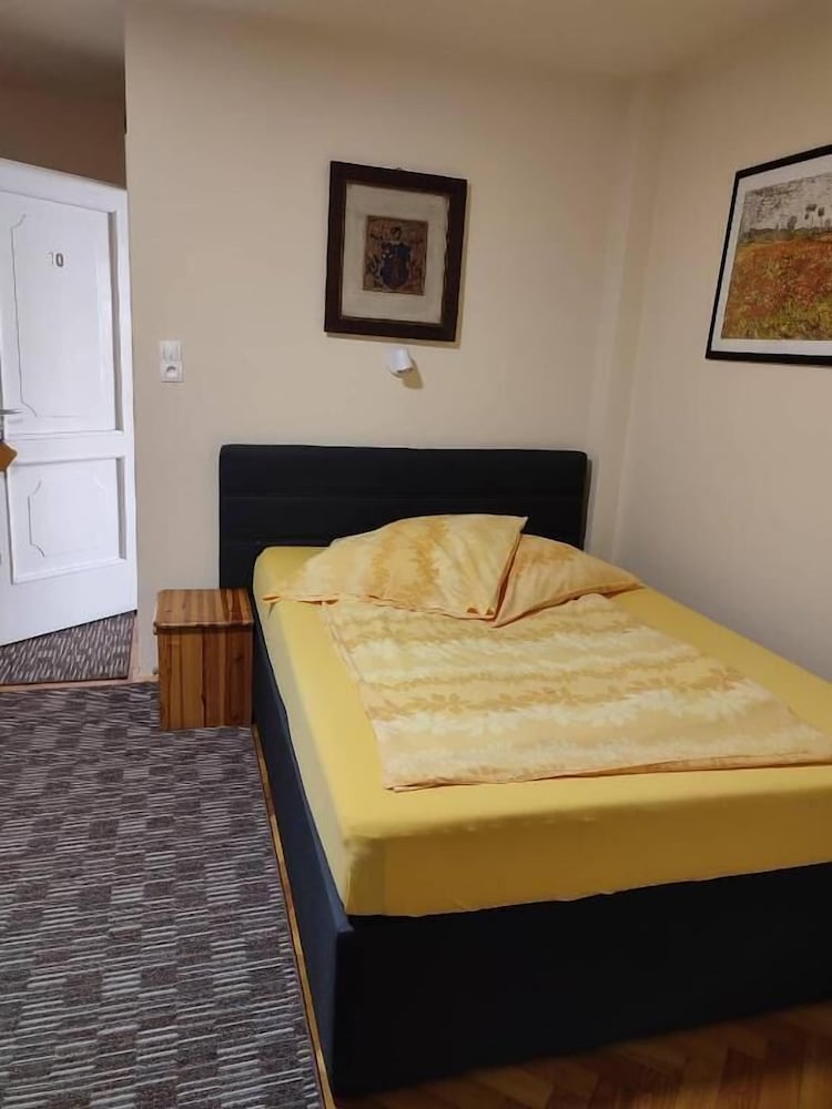 Economy Double Room photo 1