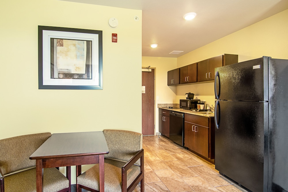 Suite, 1 King Bed, Non Smoking (Extended Stay - NO PETS) photo 3