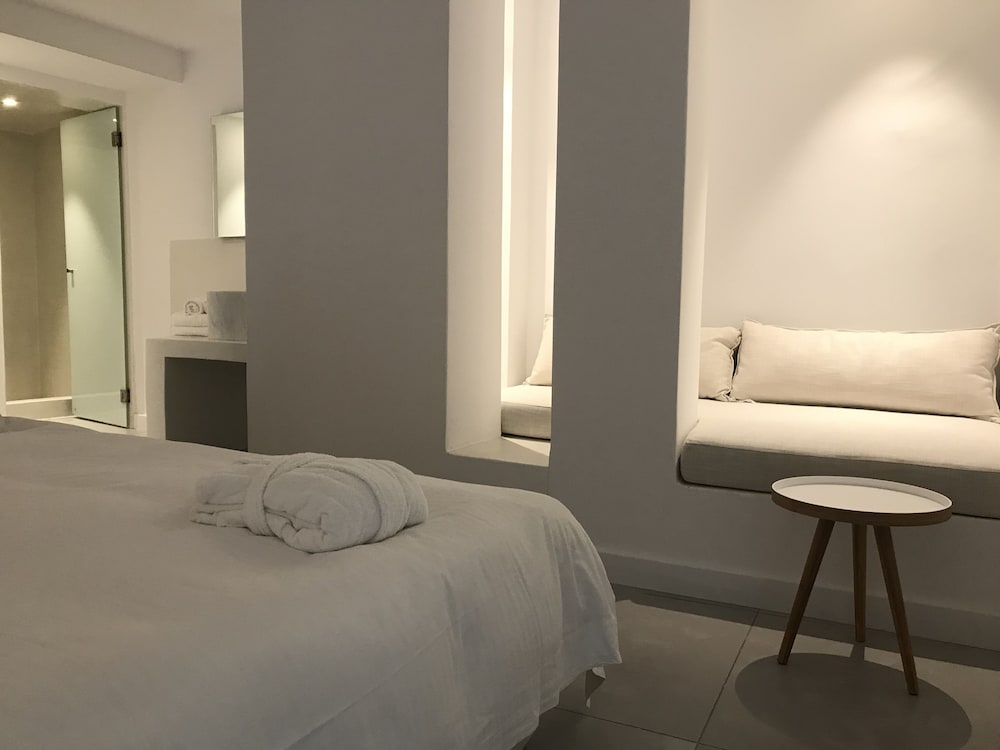 Superior Suite, 1 Queen Bed, Balcony, Sea View - Photo 6