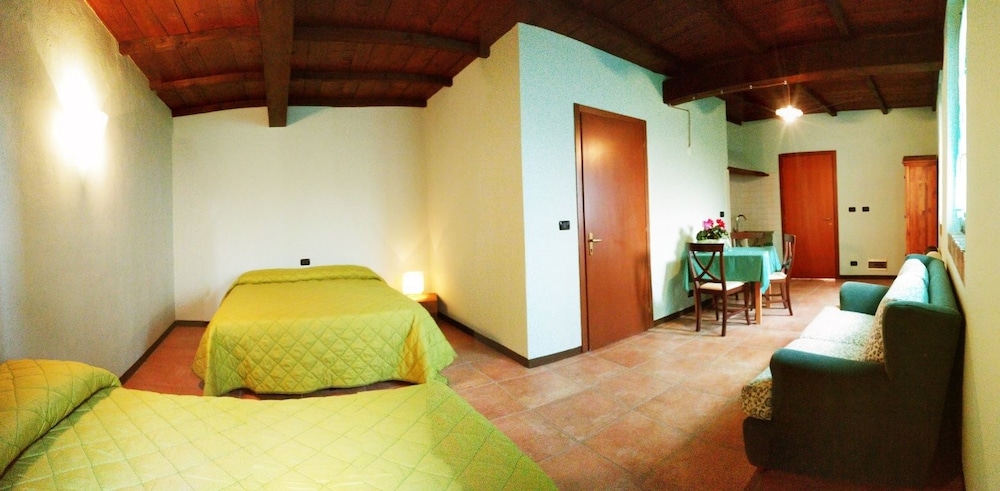 Room, Accessible (Gialla)
