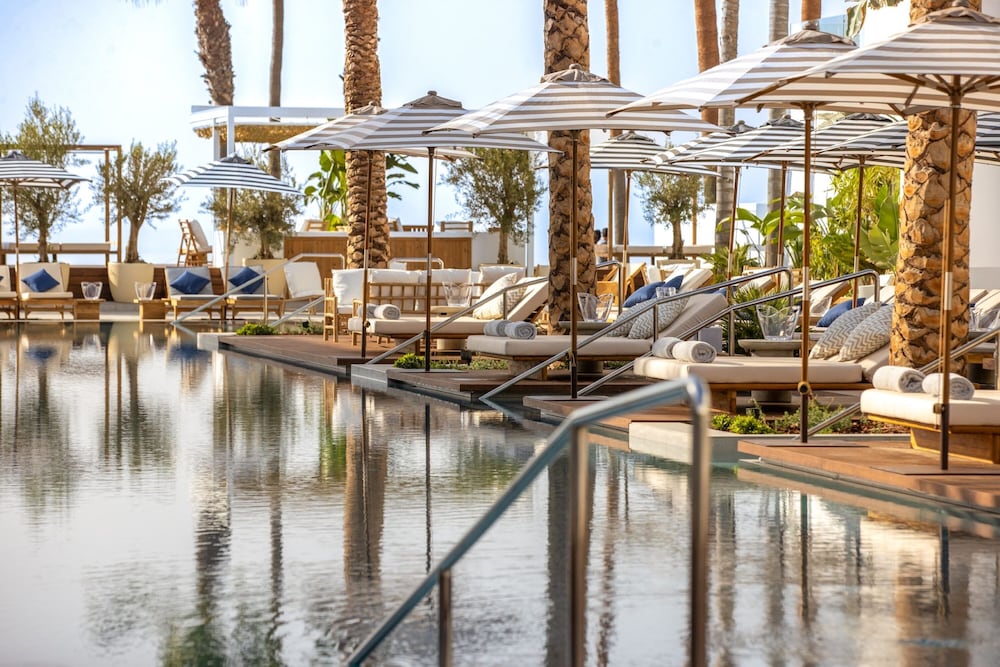 Pool Terrace Deluxe thumbnail 5