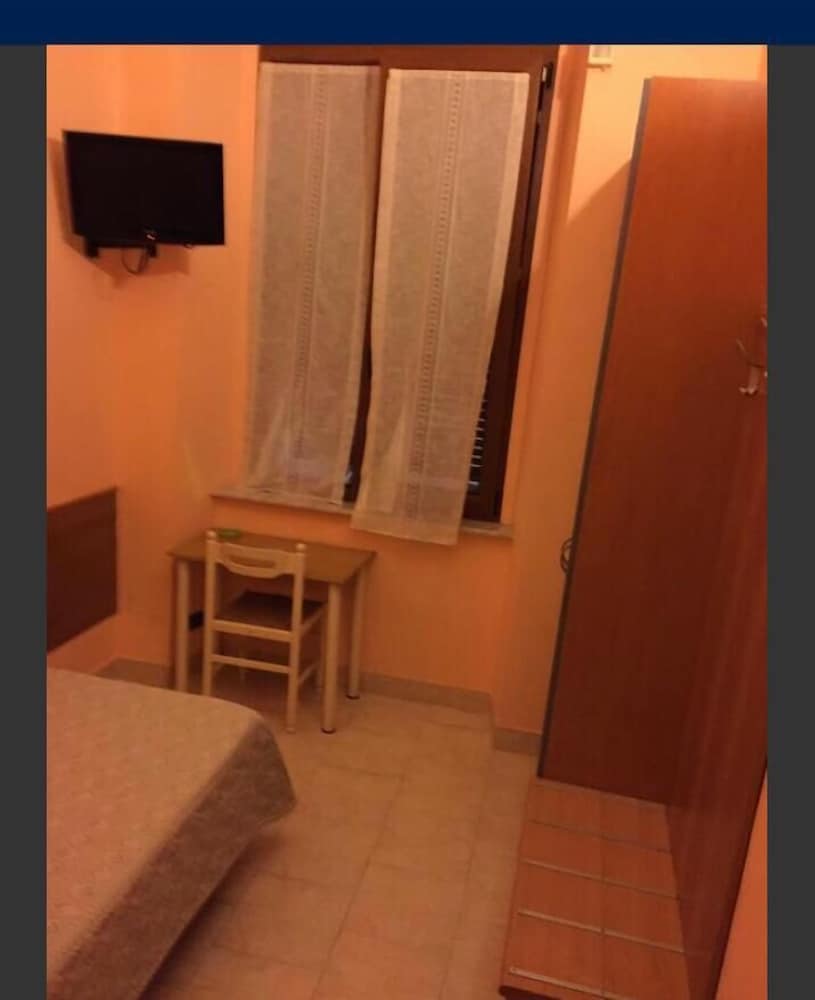 Single Room photo 2