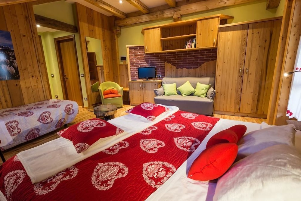 Triple Room, Annex Building