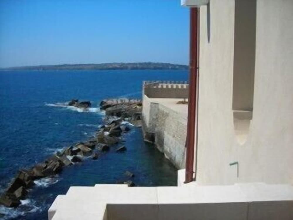 Deluxe Double or Twin Room, Sea View photo 2