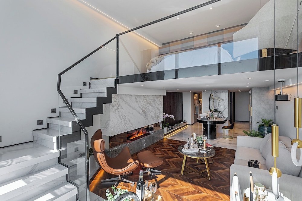 Panoramic Studio Suite, 1 King Bed, City View