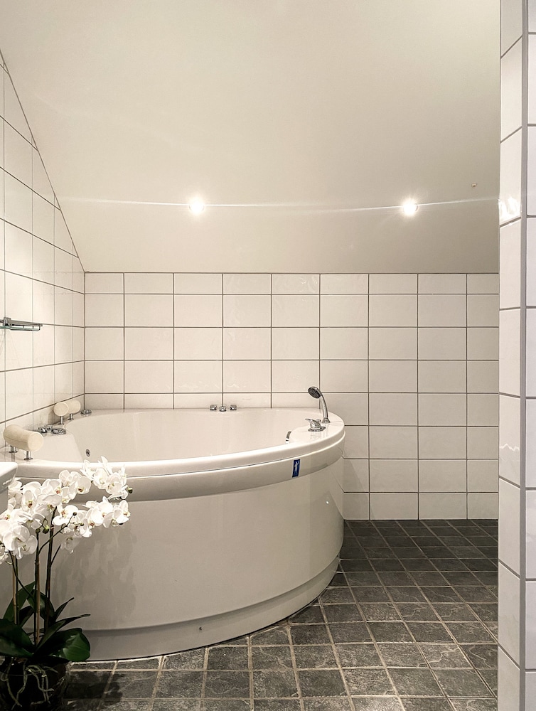 Junior Suite (Pool access included) photo 3