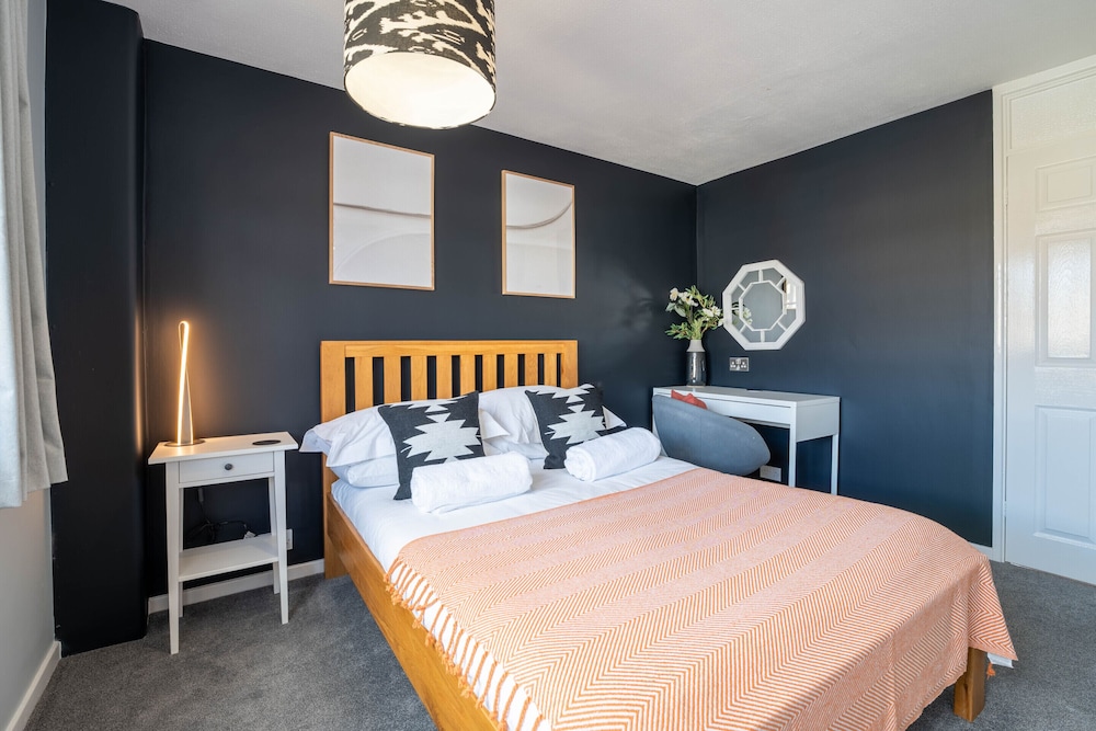 Premium House, Private Bathroom, Garden View (4 bed 2 bath house)