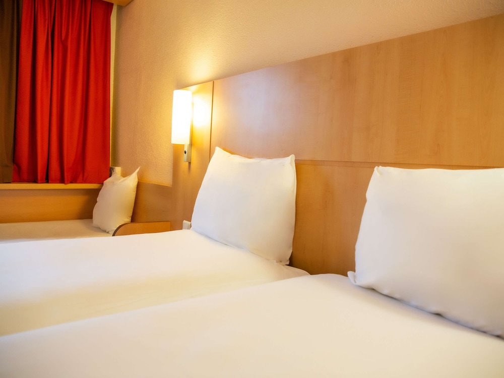 Standard Twin Room, Multiple Beds - Photo 1