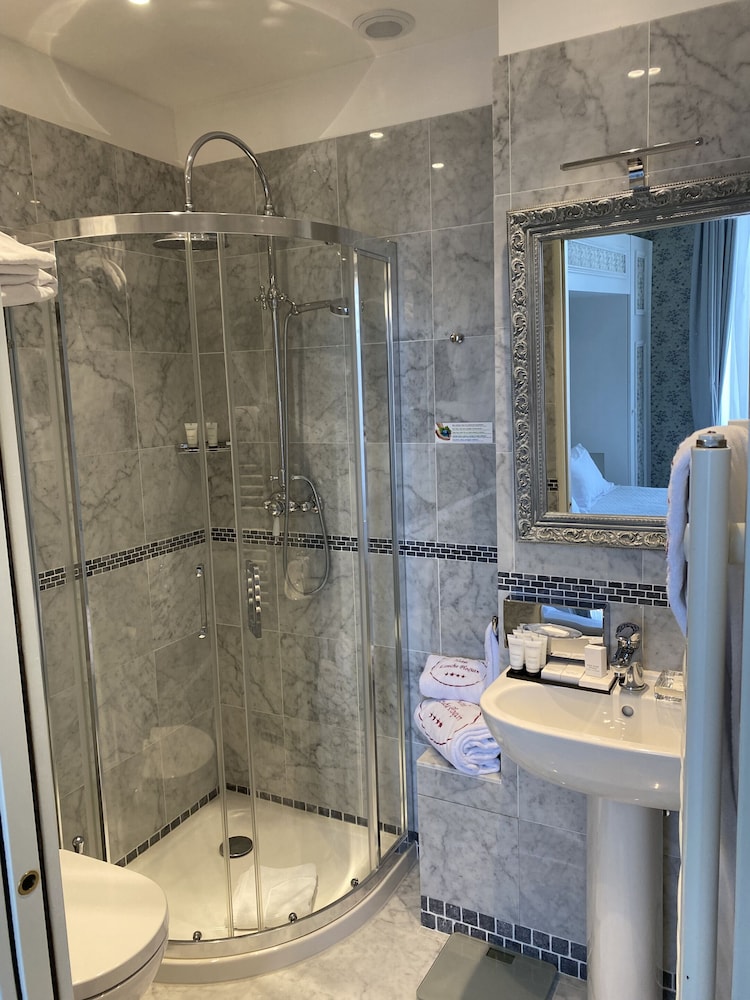 Classic Double Room, Ensuite, Courtyard View photo 3