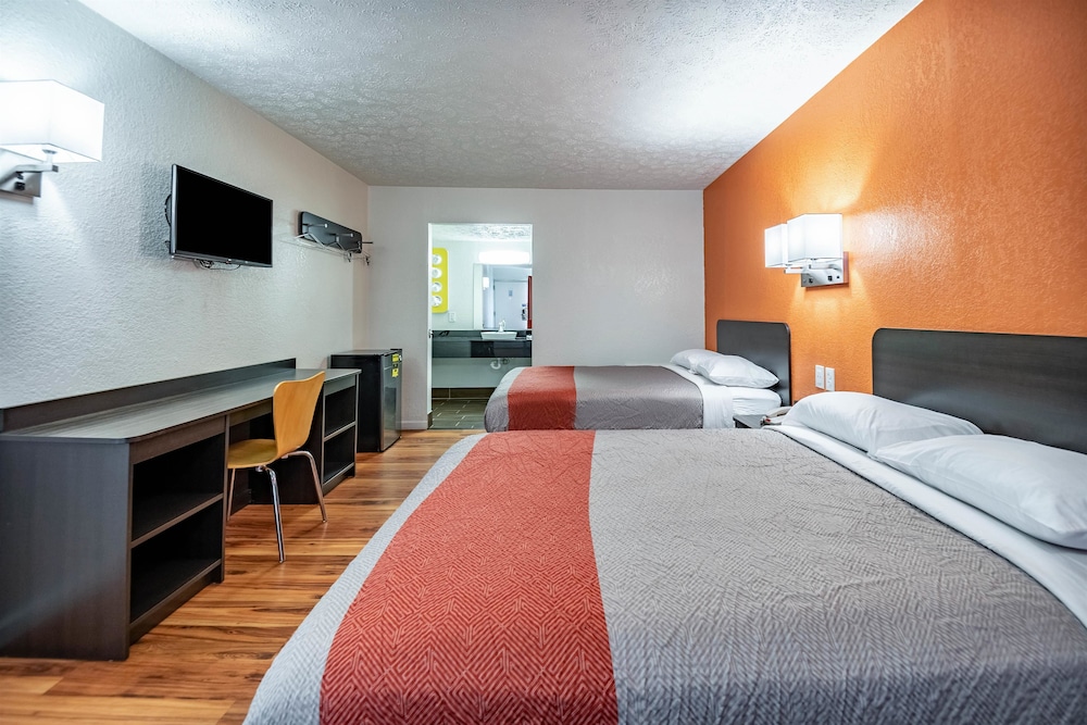 Deluxe Room, 2 Double Beds, Accessible, Non Smoking photo 2
