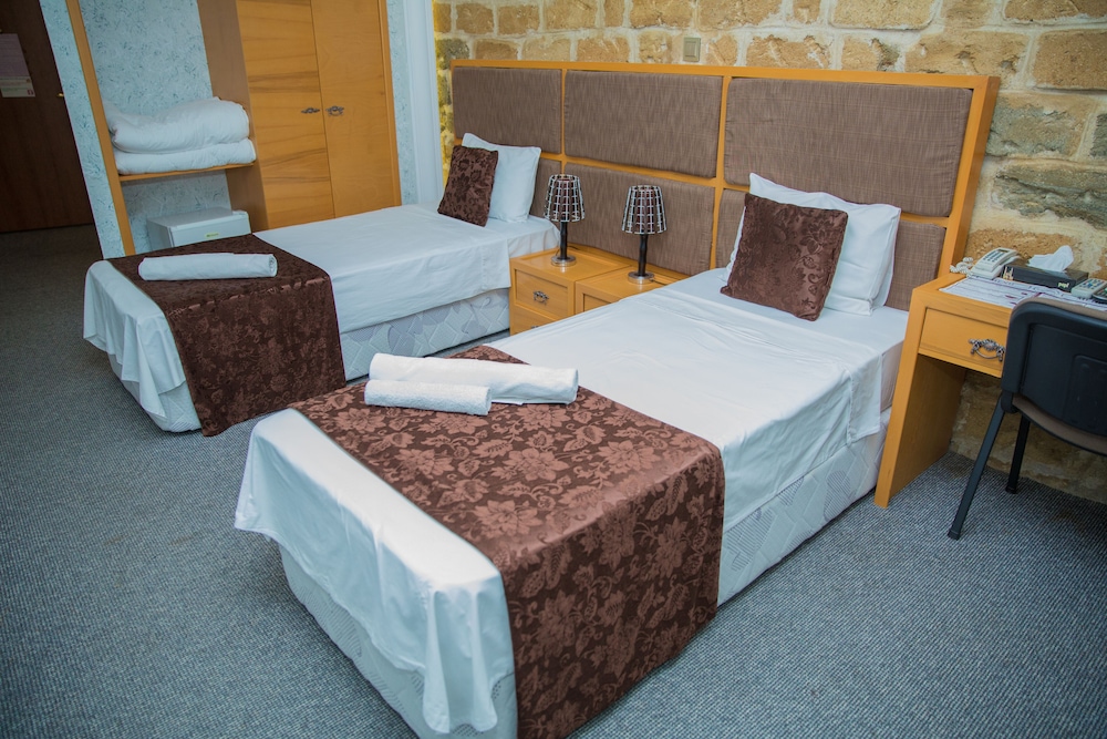 Standard Twin Room, 2 Twin Beds, Smoking, City View