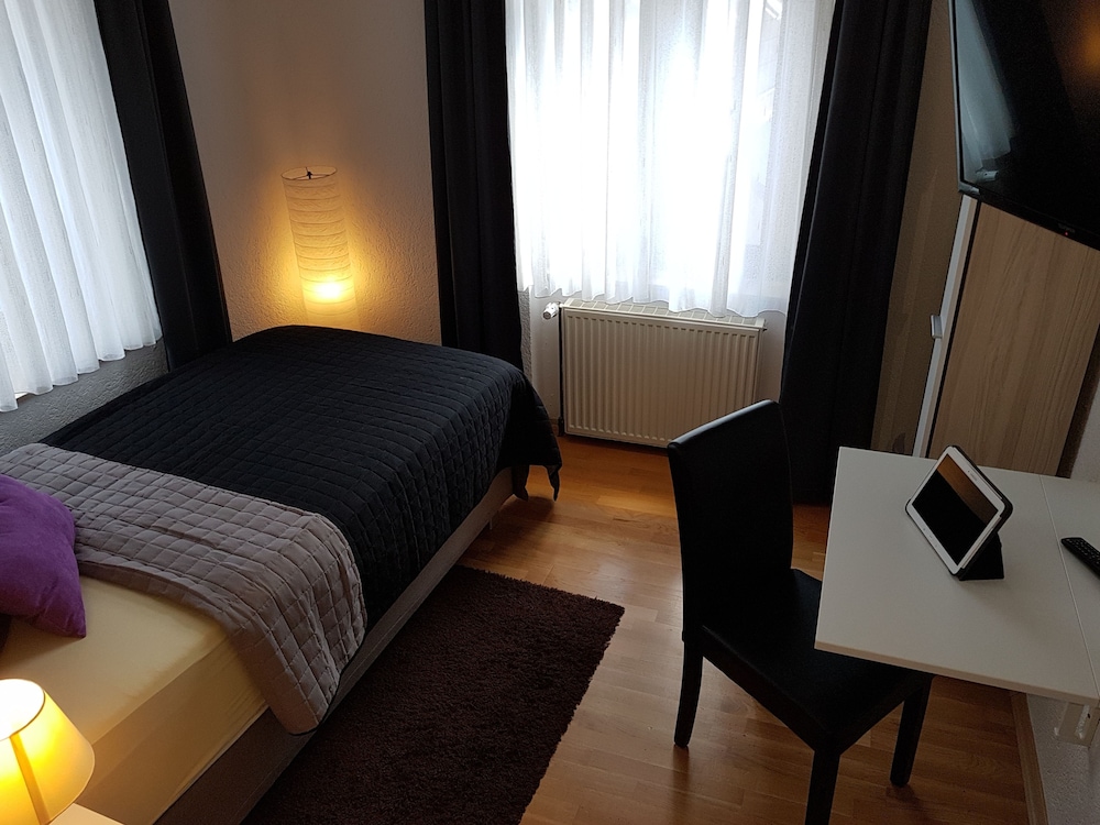 Basic Single Room, 1 Twin Bed, Non Smoking - Photo 2