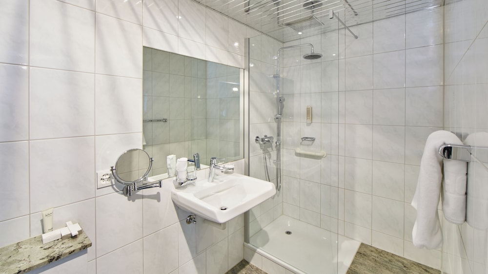 Superior Double Room, Garden View thumbnail 6