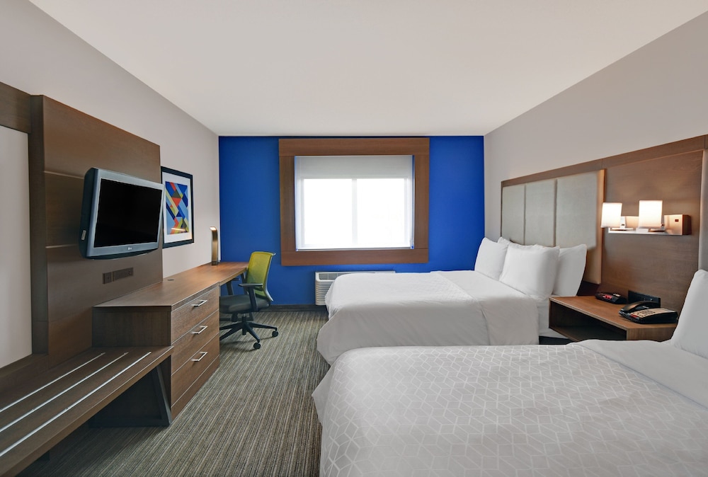 Standard Room, 2 Queen Beds - Photo 4