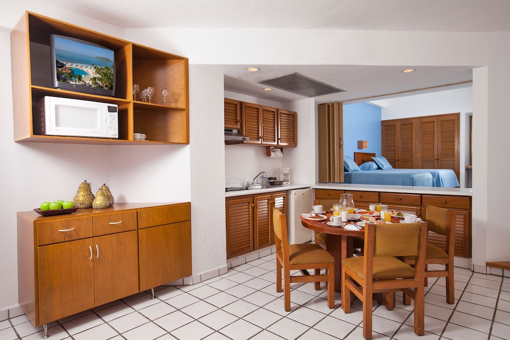 Suite, Kitchenette, Sea View - Photo 1
