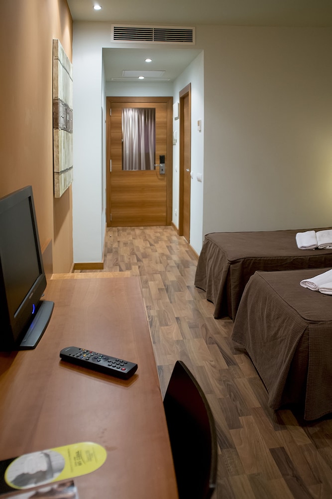 Double Room Single Use - Photo 6