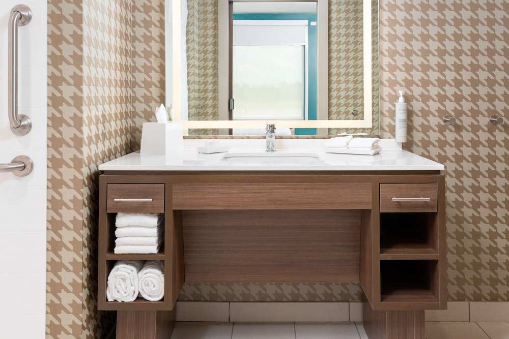 Suite, 1 King Bed, Accessible (Hearing) - Photo 2