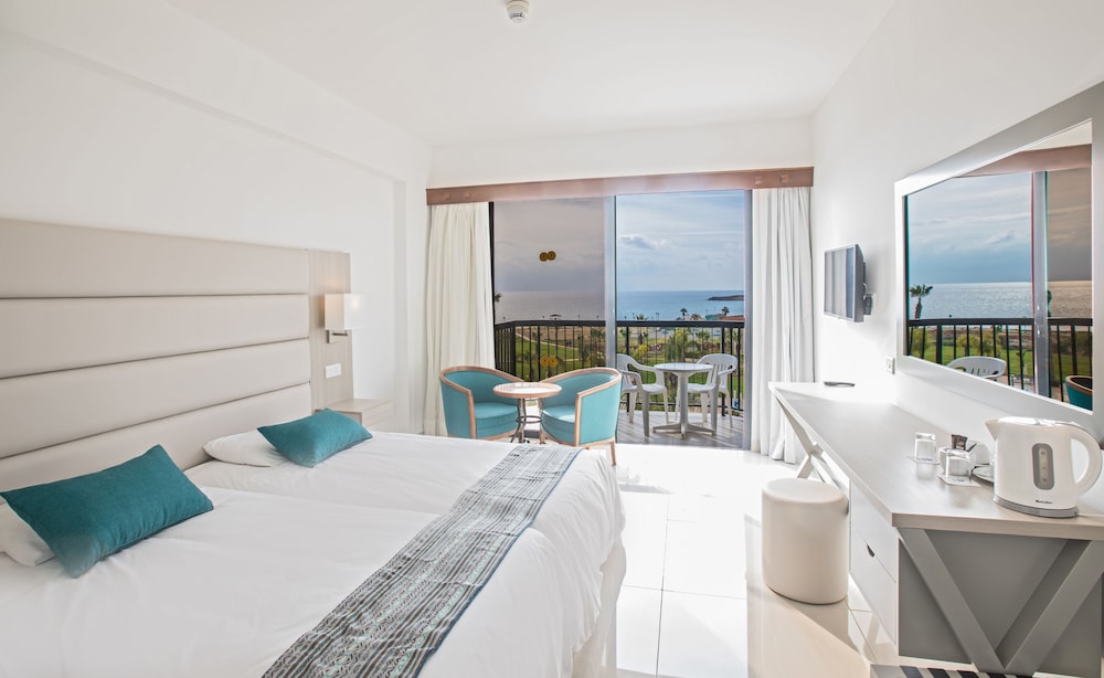 Standard Double Or Twin Room, 1 Bedroom, Balcony, Sea View photo 3