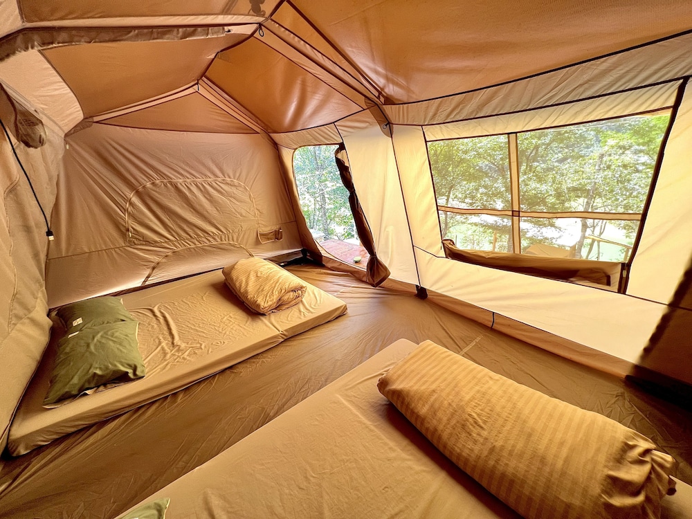 Panoramic Tent, 2 Queen Beds, Lake View, Lakeside photo 1