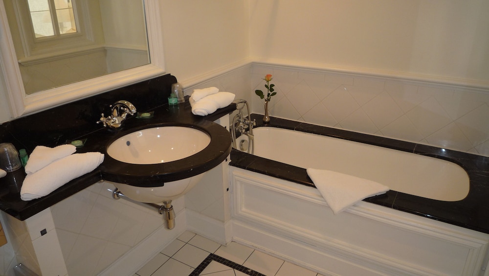 Superior Double Room, Balcony, Pool View - Photo 7