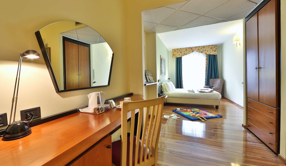 Family Room - Photo 3