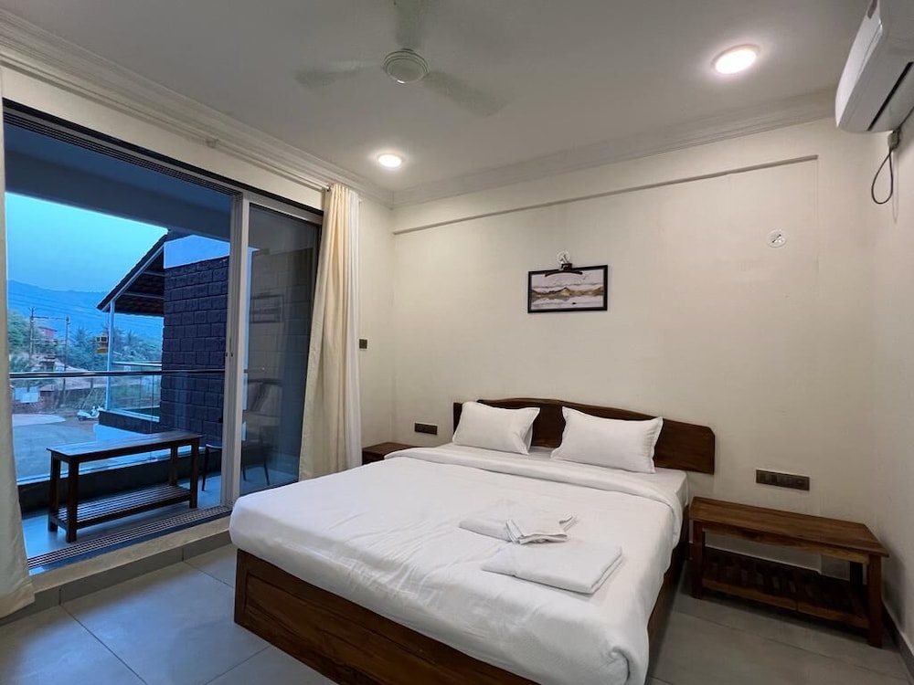 Deluxe Room - Photo 1