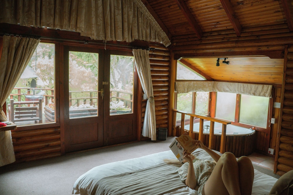 Honeymoon Suite photo 2