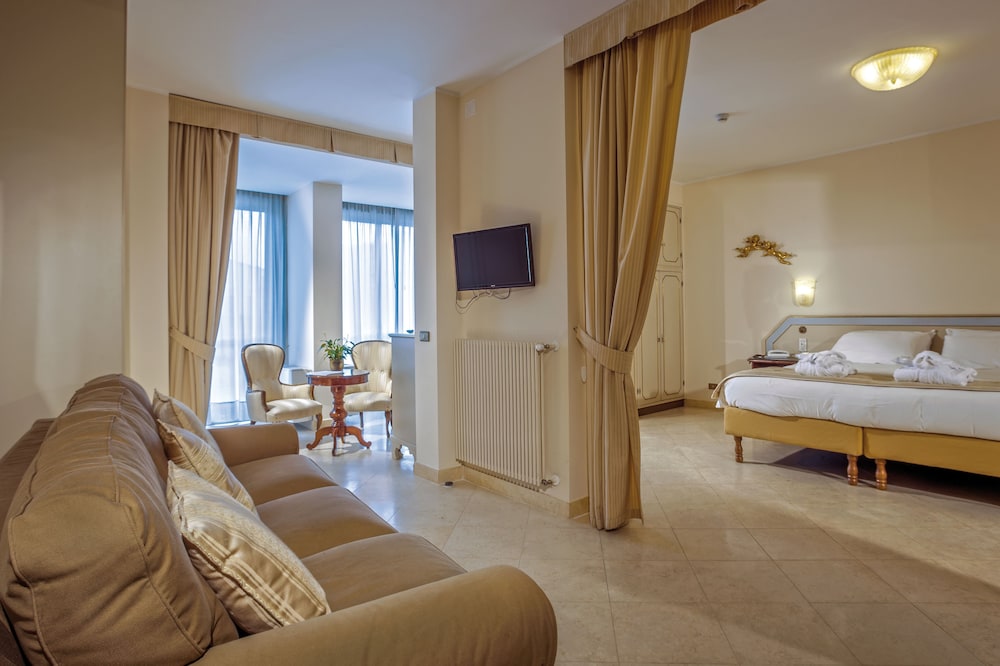 Deluxe Double or Twin Room