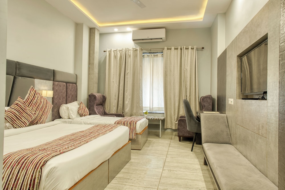 Deluxe Triple Room, Non Smoking, Mountain View