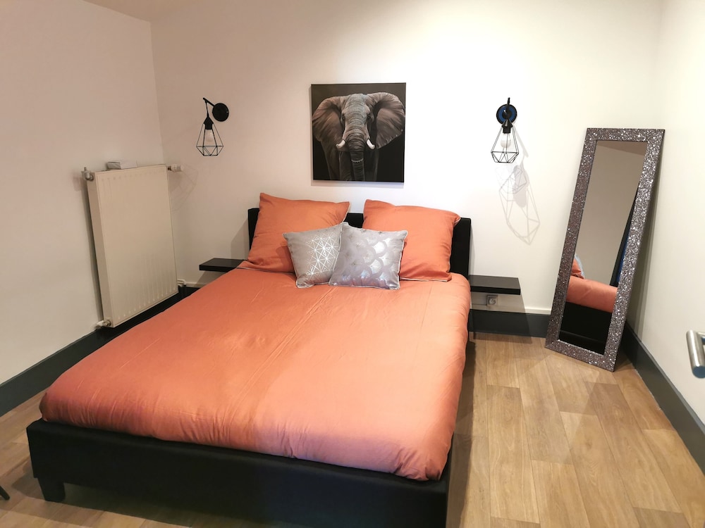 City Room photo 1