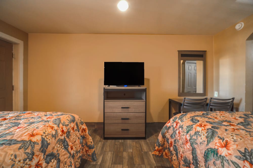 Room, 1 King Bed, Mobility Accessible, Non Smoking (Mobility, Roll-In Shower) - Photo 19