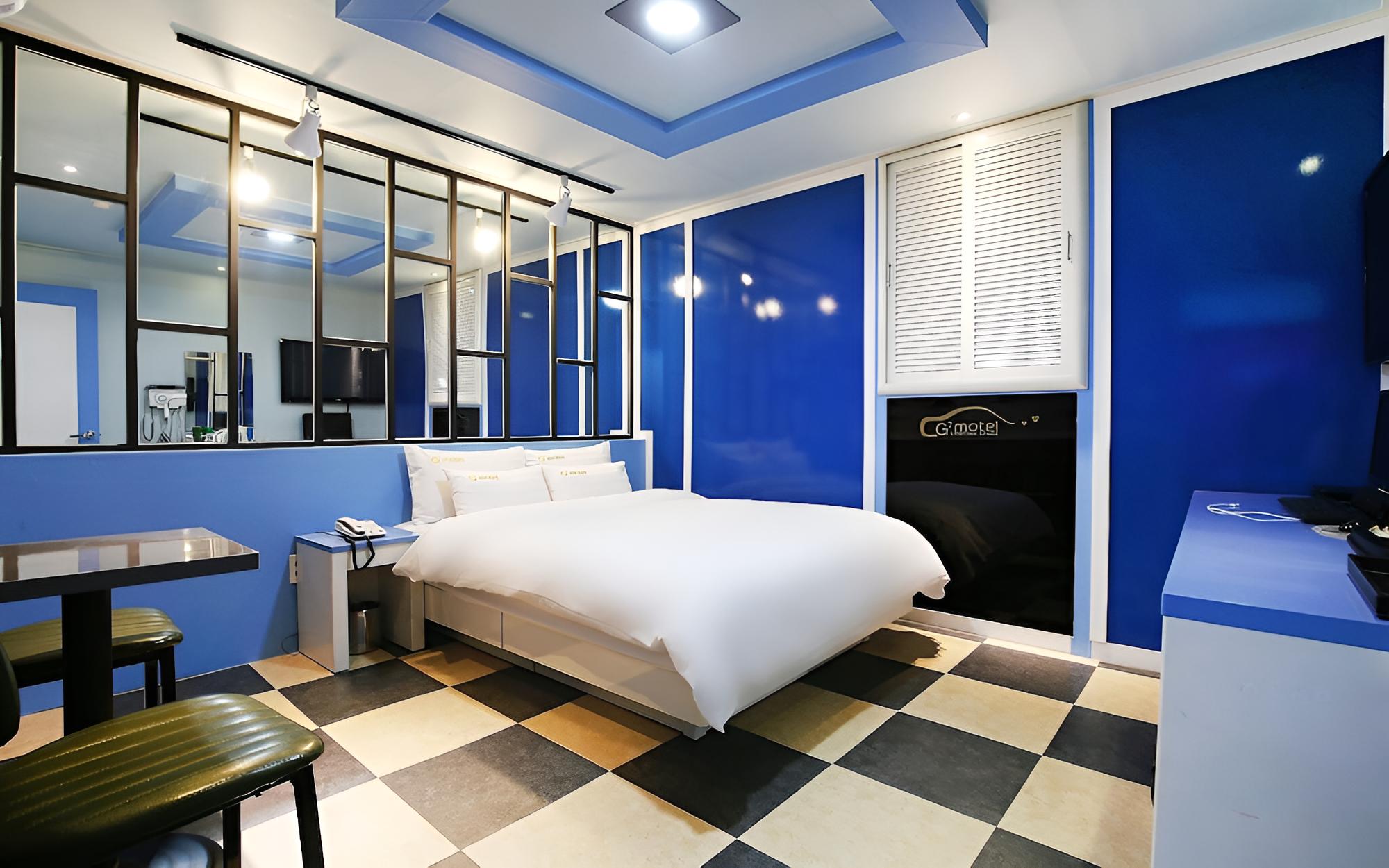 Room (Mirror Room G7 (NETFLIX available all) - Photo 1