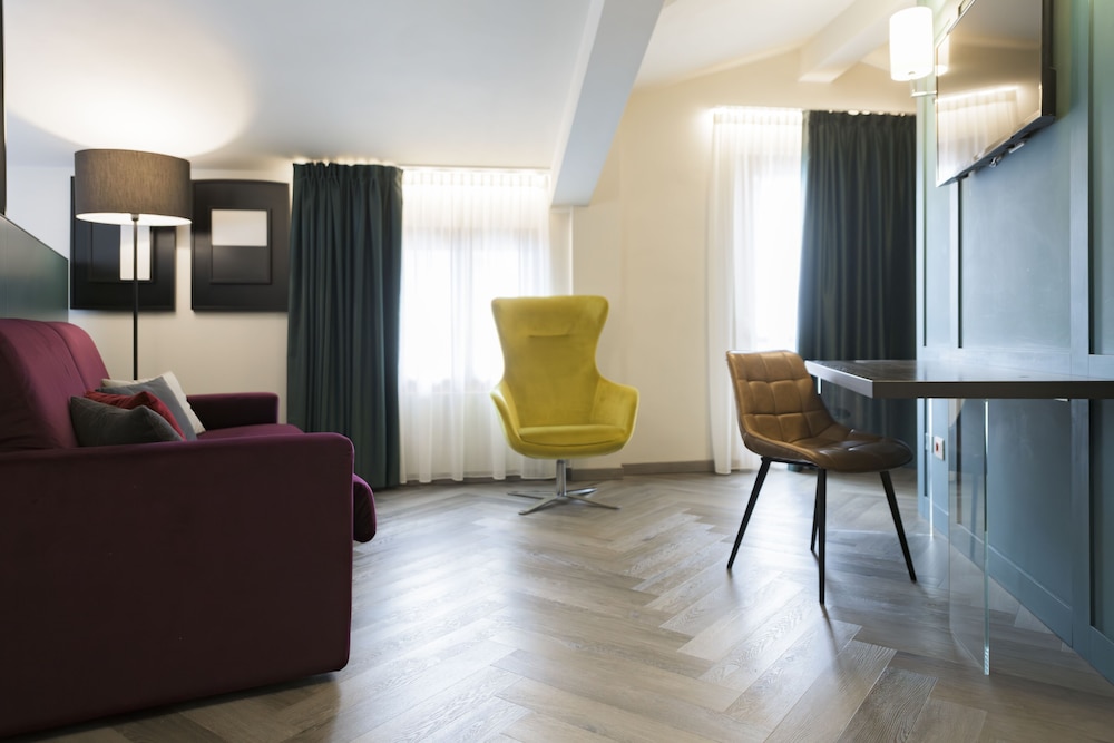 Deluxe Studio Suite photo 2