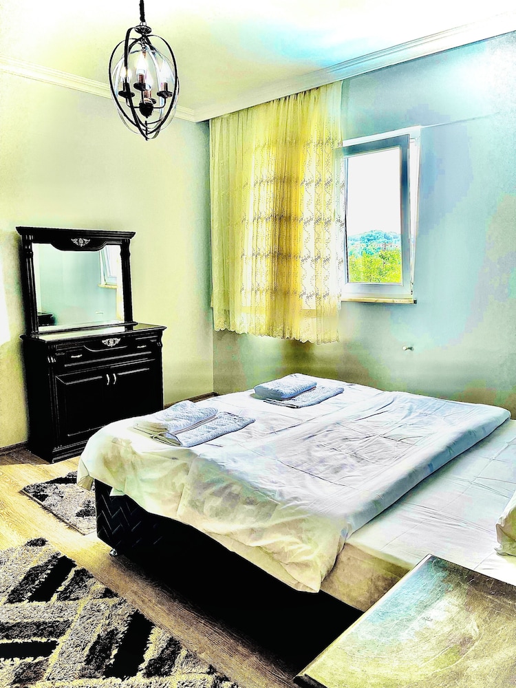 Royal Apartment, Park View
